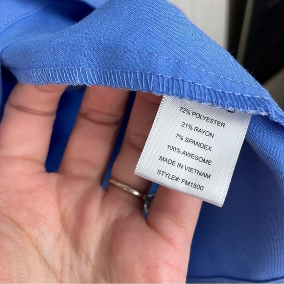 Figs light blue scrub top size Large - Picture 6 of 7